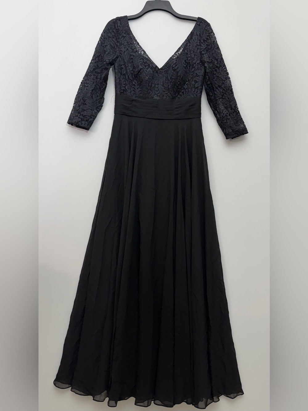 JJ's House Black Lace Floral V-Neck 3/4 Sleeve Long Gown Zip Pleated Size 6